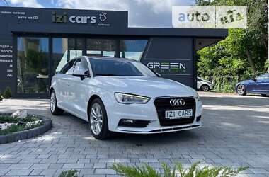 Седан Audi A3 2015 в Львові