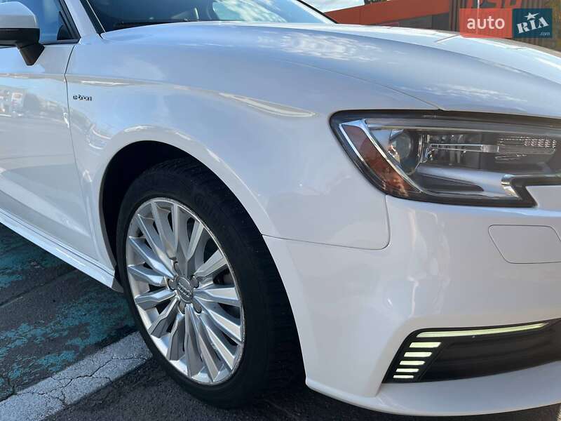 Хэтчбек Audi A3 2016 в Харькове