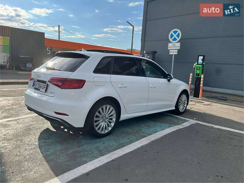 Хэтчбек Audi A3 2016 в Харькове