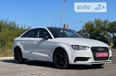 Седан Audi A3 2015 в Ужгороде