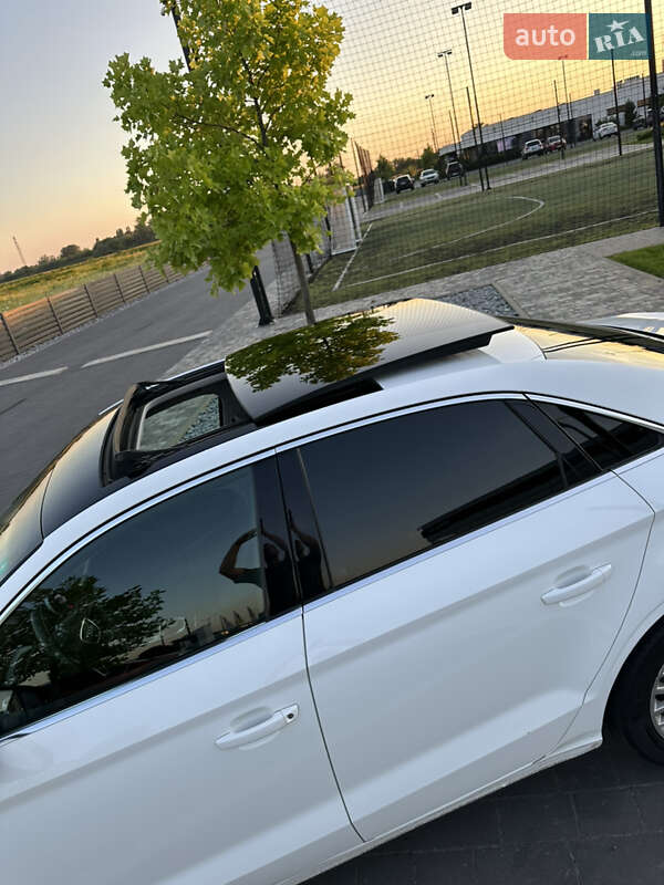 Седан Audi A3 2016 в Ужгороде