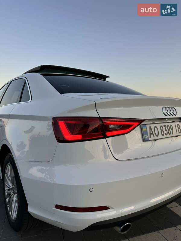 Седан Audi A3 2016 в Ужгороде