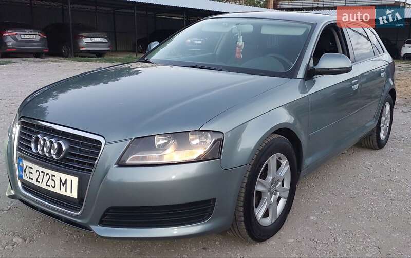 Хэтчбек Audi A3 2010 в Синельниково