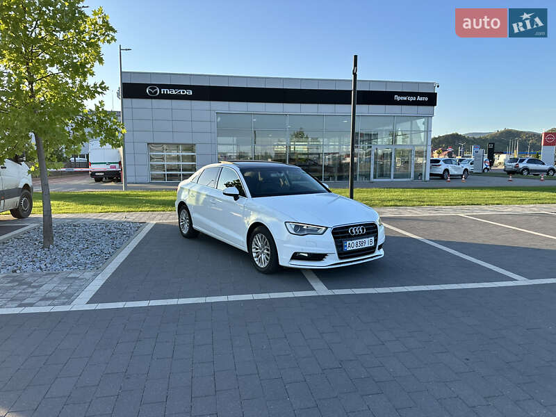 Седан Audi A3 2016 в Ужгороде
