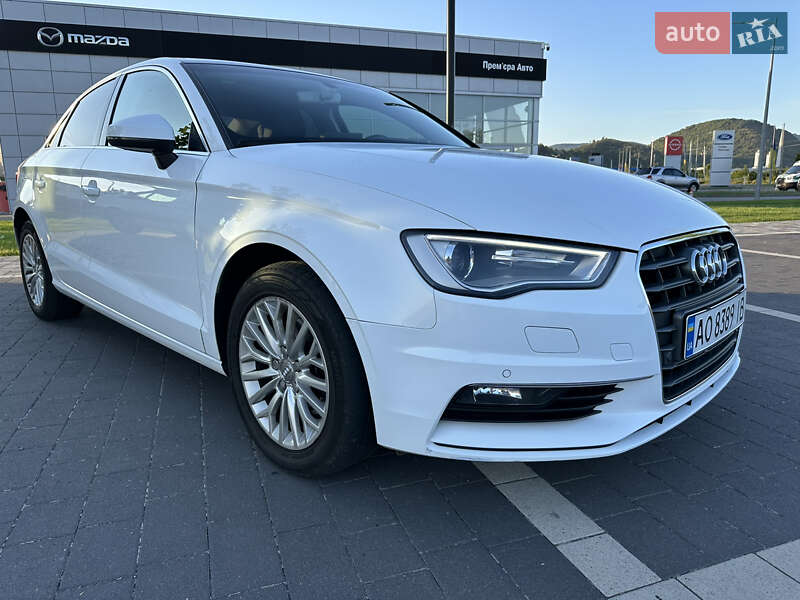 Седан Audi A3 2016 в Ужгороде