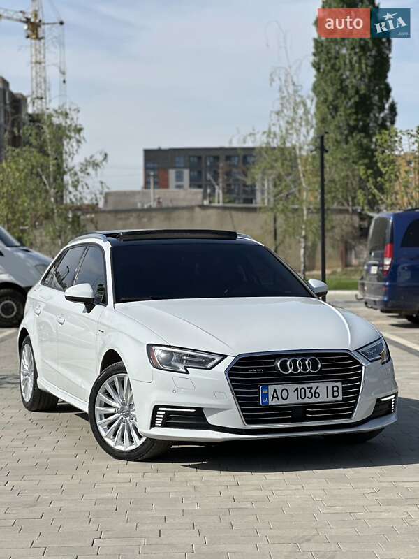 Хэтчбек Audi A3 2016 в Киеве