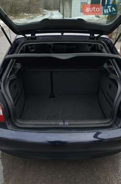Хэтчбек Audi A3 2002 в 