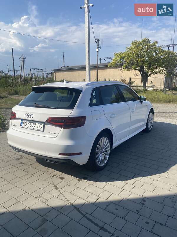 Хэтчбек Audi A3 2015 в Мукачево