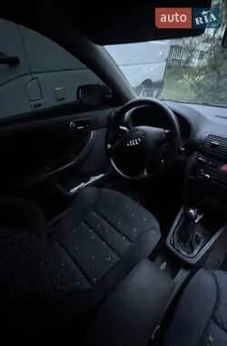 Хэтчбек Audi A3 1998 в 