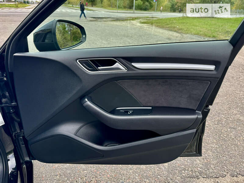 Хэтчбек Audi A3 2016 в Киеве