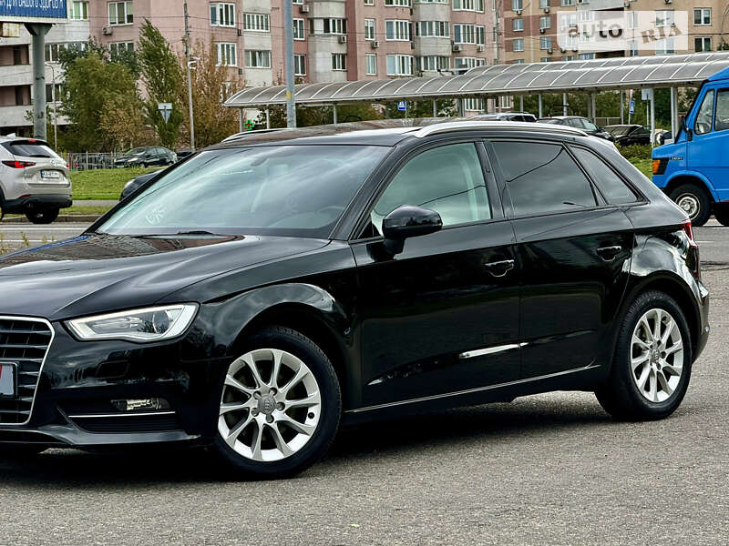 Хэтчбек Audi A3 2016 в Киеве