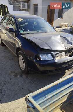 Хэтчбек Audi A3 1999 в 