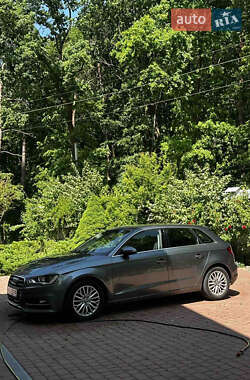 Хетчбек Audi A3 2013 в 