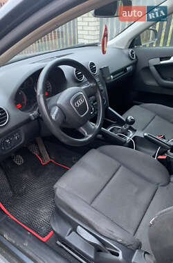 Хэтчбек Audi A3 2004 в 