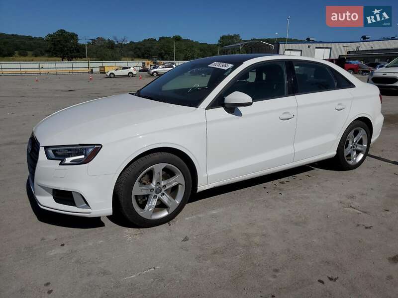 Седан Audi A3 2018 в Черновцах