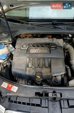 Хэтчбек Audi A3 2003 в 
