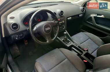 Хэтчбек Audi A3 2003 в 