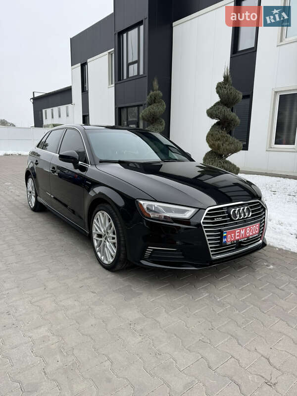 Хэтчбек Audi A3 2018 в Киеве