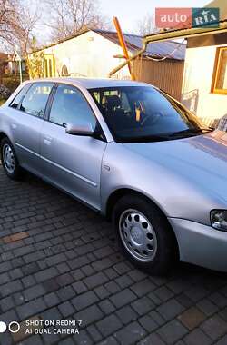 Хэтчбек Audi A3 2002 в 