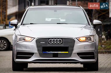 Хэтчбек Audi A3 2015 в 