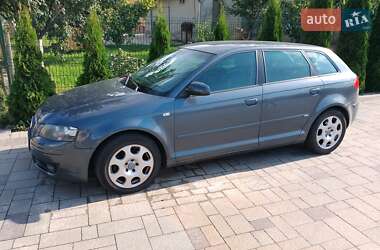 Хэтчбек Audi A3 2004 в 