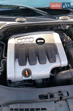 Хэтчбек Audi A3 2004 в 