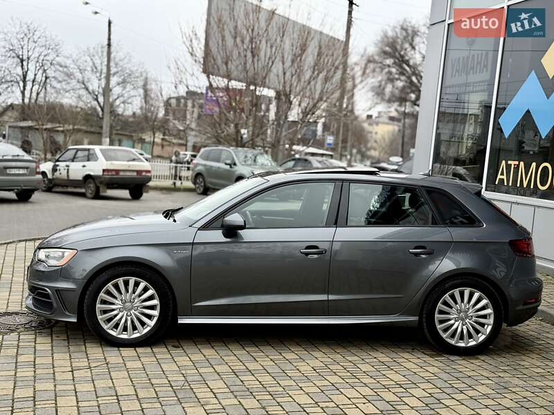 Хэтчбек Audi A3 2016 в 