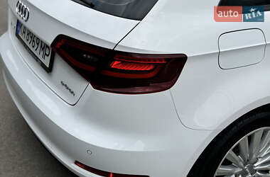 Хэтчбек Audi A3 2015 в 