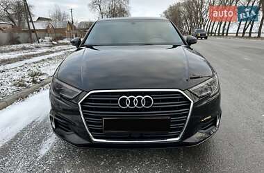 Седан Audi A3 2019 в Ромнах