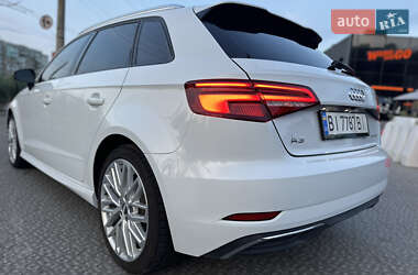 Хэтчбек Audi A3 2017 в 