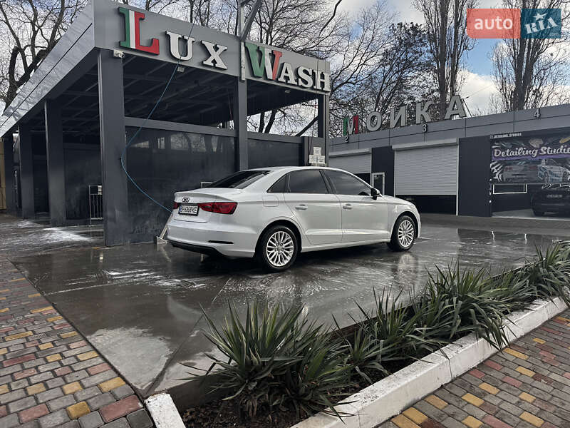 Седан Audi A3 2016 в Одессе