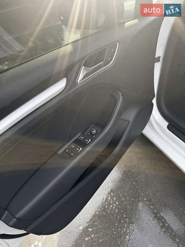 Седан Audi A3 2016 в Одессе