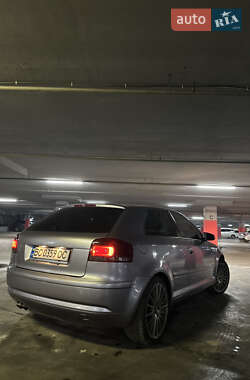 Хэтчбек Audi A3 2003 в 