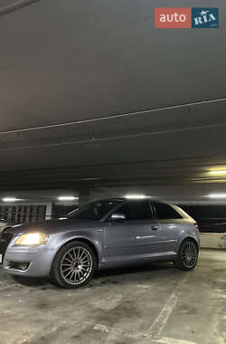 Хэтчбек Audi A3 2003 в 