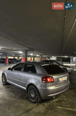 Хэтчбек Audi A3 2003 в 