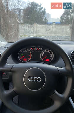 Хэтчбек Audi A3 2003 в 
