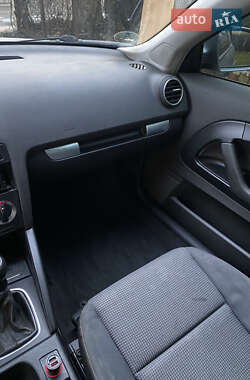 Хэтчбек Audi A3 2003 в 