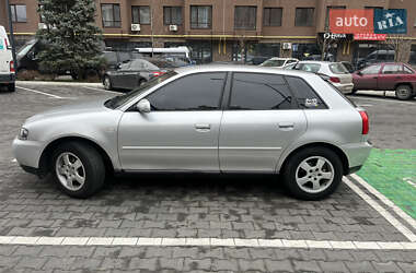 Хэтчбек Audi A3 2003 в 