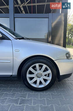 Хэтчбек Audi A3 2003 в 