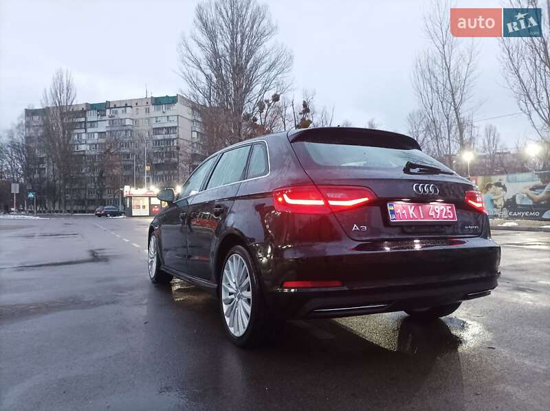 Хэтчбек Audi A3 2016 в Киеве