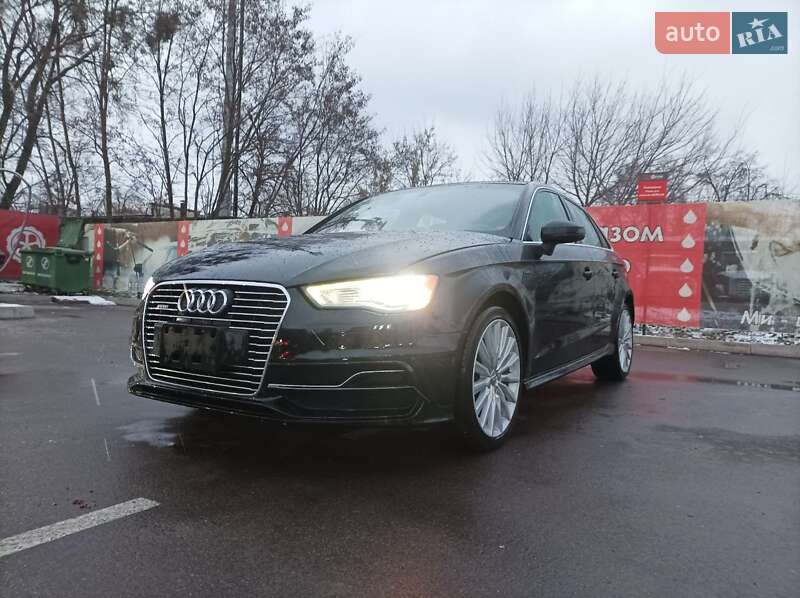 Хэтчбек Audi A3 2016 в Киеве