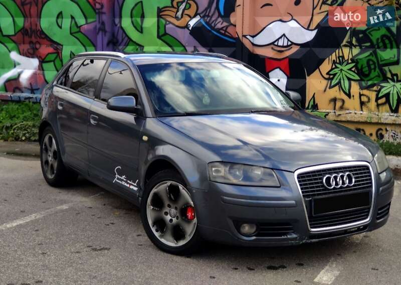 Хэтчбек Audi A3 2004 в 