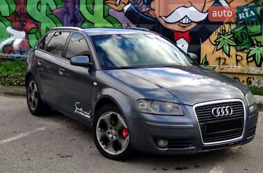 Хэтчбек Audi A3 2004 в 