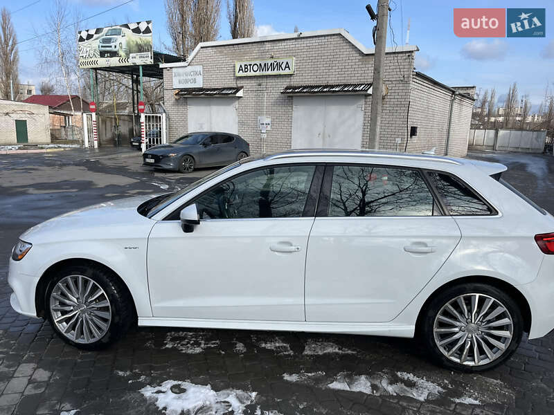 Хэтчбек Audi A3 2018 в Кременчуге