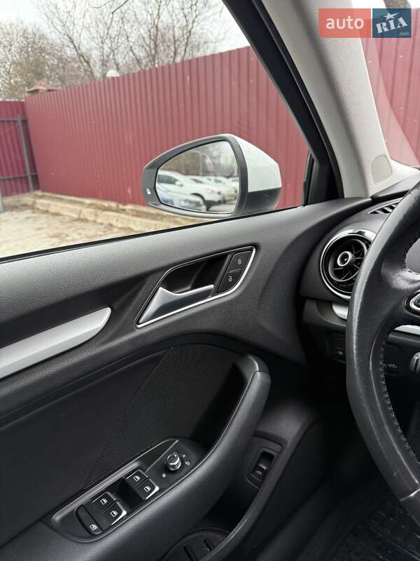 Седан Audi A3 2015 в Львове