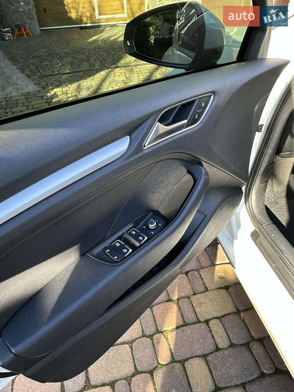 Седан Audi A3 2016 в Ровно