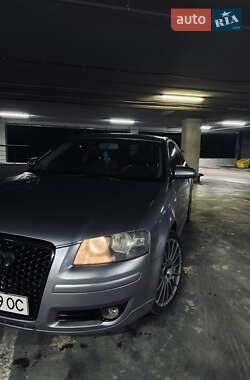 Хэтчбек Audi A3 2003 в 