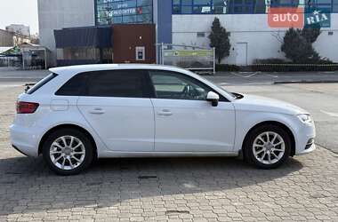 Хэтчбек Audi A3 2015 в 