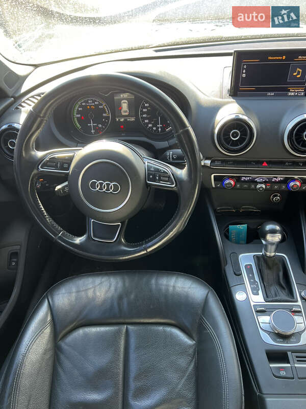 Хэтчбек Audi A3 2015 в Кривом Роге