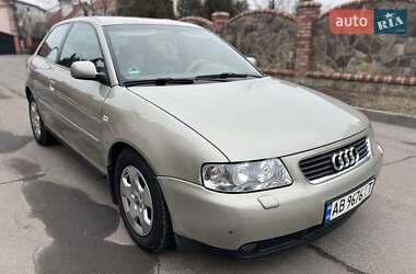 Хэтчбек Audi A3 2002 в 